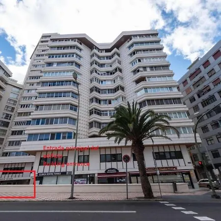 Downtown Palmas, Steps From Canteras